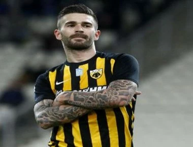 AEK: Ο Λιβάγια τρέχει γυμνός στους δρόμους της Γλυφάδας! (βίντεο)